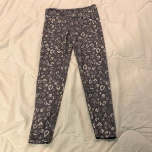 Kids grey cheetah print leggings